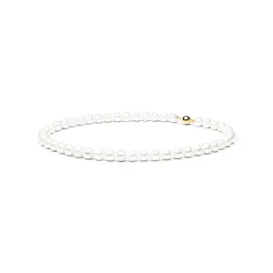 Elegant white pearl necklace with a gold clasp, showcasing a classic and timeless design.